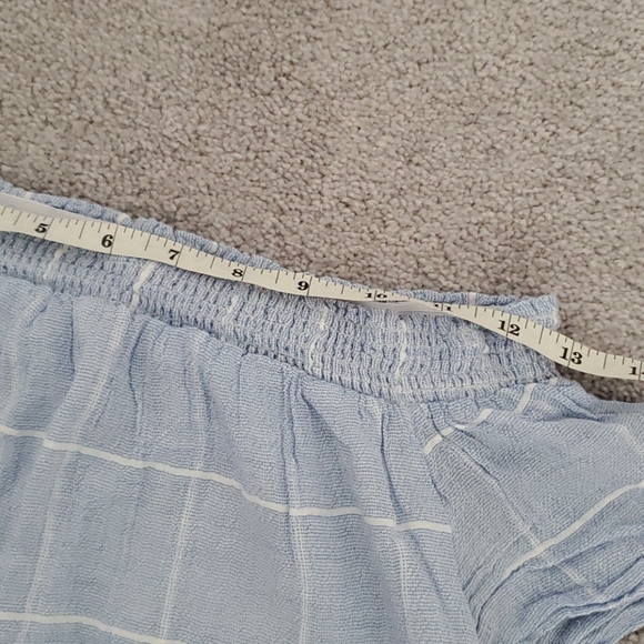 GUESS Off Shoulder Top - Picture 2 of 3